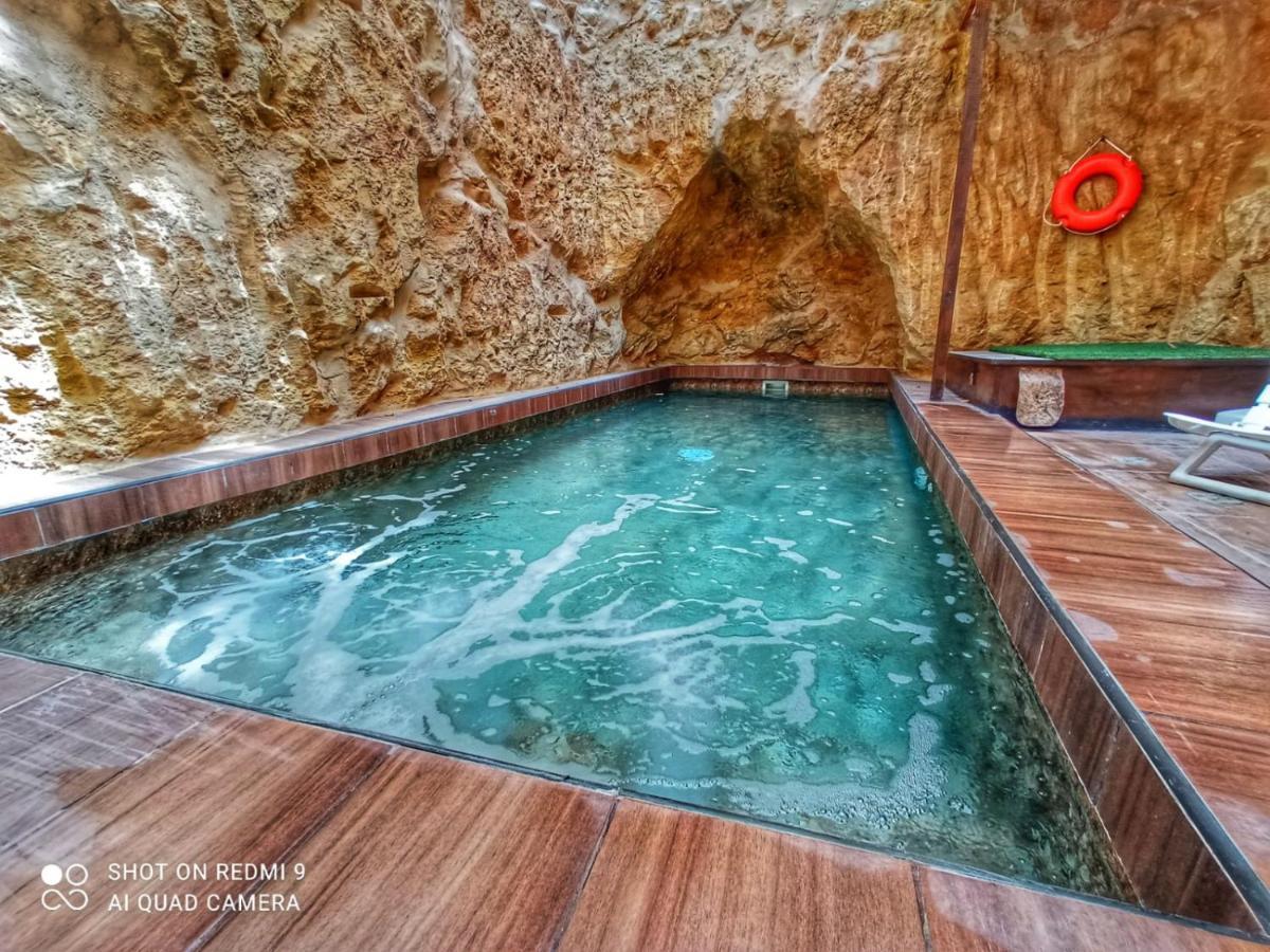 Town House With Private Pool In Village Centre Kalkara Exterior photo