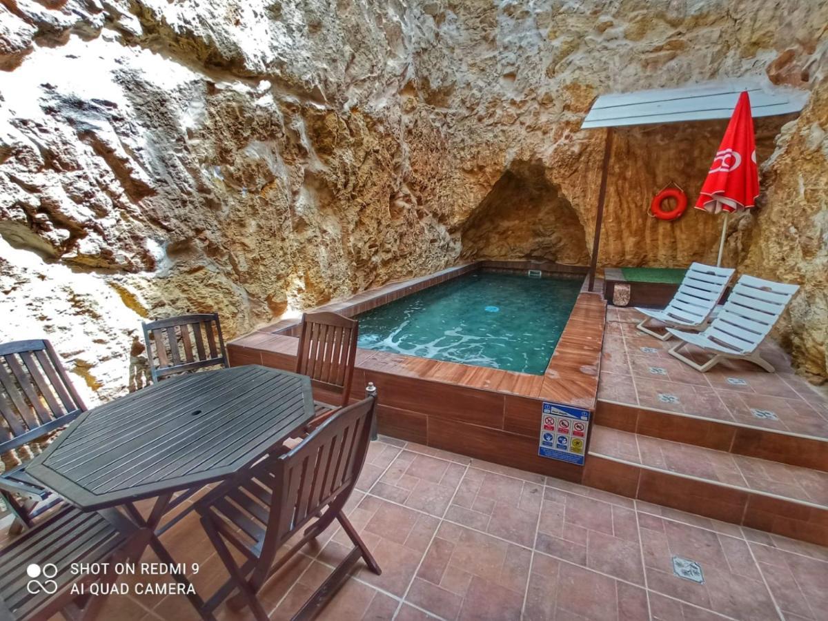 Town House With Private Pool In Village Centre Kalkara Exterior photo